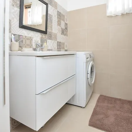 Σπίτι διακοπών Awesome In With Wifi And 2 Bedrooms