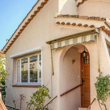 Awesome In With Wifi And 2 Bedrooms بيت للعطل